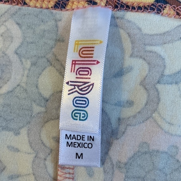 𝅺NWT Lularoe Perfect T Size Medium - Picture 5 of 6